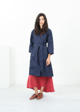 Carica l'immagine nel visualizzatore di Gallery, Sateen Trench in Navy