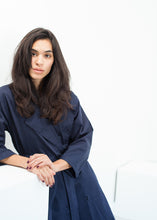 Carica l'immagine nel visualizzatore di Gallery, Sateen Trench in Navy