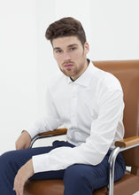 Carica l'immagine nel visualizzatore di Gallery, Dartmouth Shirt in White