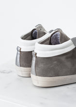 Carica l'immagine nel visualizzatore di Gallery, High Top Sneaker