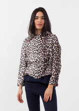 Carica l'immagine nel visualizzatore di Gallery, Silk Hoodie