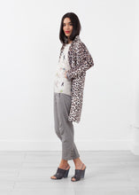 Carica l'immagine nel visualizzatore di Gallery, Silk Trench