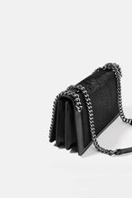 Carica l'immagine nel visualizzatore di Gallery, EMBOSSED CHAIN-TRIMMED BAG