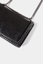 Carica l'immagine nel visualizzatore di Gallery, EMBOSSED CHAIN-TRIMMED BAG