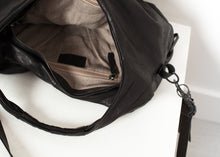 Carica l'immagine nel visualizzatore di Gallery, Circle Bag in Black