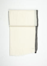 Carica l'immagine nel visualizzatore di Gallery, Edged Wool Scarf in Off White