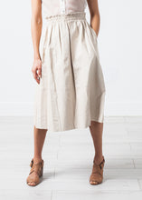 Carica l&#39;immagine nel visualizzatore di Gallery, Eulera Leather Skirt in Cream

