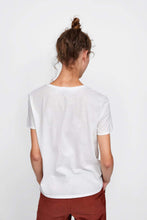 Carica l&#39;immagine nel visualizzatore di Gallery, CONTRAST TWEED T-SHIRT
