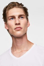 Load image into Gallery viewer, BASIC SLIM FIT T-SHIRT
