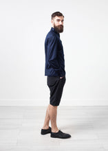 Carica l&#39;immagine nel visualizzatore di Gallery, Scotland Button-Up in Navy
