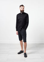 Carica l&#39;immagine nel visualizzatore di Gallery, Scotland Button-Up in Black

