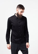 Carica l&#39;immagine nel visualizzatore di Gallery, Scotland Button-Up in Black
