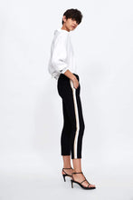 Carica l&#39;immagine nel visualizzatore di Gallery, JOGER WAIST TROUSERS WITH SIDE STRIPES
