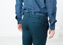 Carica l&#39;immagine nel visualizzatore di Gallery, Diamond Weave Trouser in Sky
