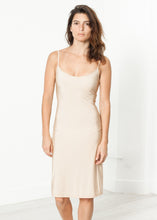 Carica l&#39;immagine nel visualizzatore di Gallery, Second Skin Slip in Nude
