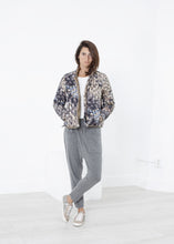 Carica l&#39;immagine nel visualizzatore di Gallery, Deione Coat in Graphite Floral
