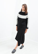 Carica l&#39;immagine nel visualizzatore di Gallery, Contrast Felted Sweater in Black
