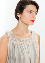 Carica l&#39;immagine nel visualizzatore di Gallery, Chiffon Cape Back Dress in Sand
