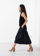 Carica l&#39;immagine nel visualizzatore di Gallery, Curved Stripe Knit Tank
