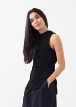 Carica l&#39;immagine nel visualizzatore di Gallery, Curved Stripe Knit Tank
