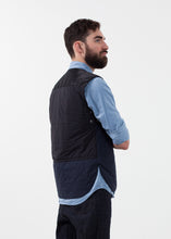 Carica l&#39;immagine nel visualizzatore di Gallery, Reversible Quilted Vest
