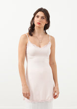 Carica l&#39;immagine nel visualizzatore di Gallery, Delicious Lace Slip
