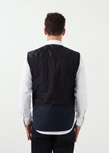 Carica l&#39;immagine nel visualizzatore di Gallery, Reversible Quilted Vest
