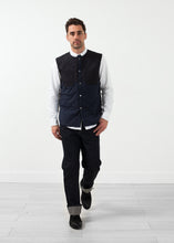 Carica l&#39;immagine nel visualizzatore di Gallery, Reversible Quilted Vest

