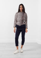 Carica l&#39;immagine nel visualizzatore di Gallery, Silk Hoodie
