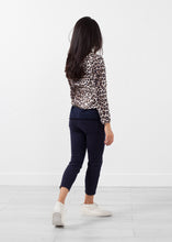 Carica l&#39;immagine nel visualizzatore di Gallery, Silk Hoodie
