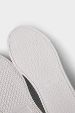 Carica l&#39;immagine nel visualizzatore di Gallery, EMBOSSED SNEAKERS
