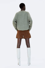 Carica l&#39;immagine nel visualizzatore di Gallery, CORDUROY BERMUDA SHORTS WITH BUTTONS
