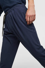 Carica l&#39;immagine nel visualizzatore di Gallery, COMFORT JOGGING TROUSERS
