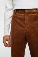 Carica l&#39;immagine nel visualizzatore di Gallery, CORDUROY TROUSERS
