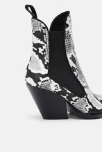 Carica l&#39;immagine nel visualizzatore di Gallery, COWBOY ANKLE BOOTS
