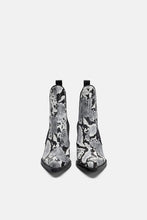 Carica l&#39;immagine nel visualizzatore di Gallery, COWBOY ANKLE BOOTS
