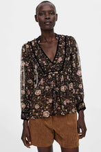 Load image into Gallery viewer, FLORAL PRINT BLOUSE
