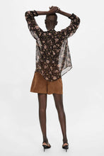 Load image into Gallery viewer, FLORAL PRINT BLOUSE
