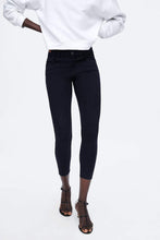 Load image into Gallery viewer, BASIC Z1975 SKINNY JEANS
