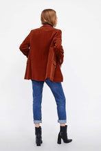 Carica l&#39;immagine nel visualizzatore di Gallery, DOUBLE-BREASTED CORDUROY BLAZER
