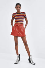 Carica l&#39;immagine nel visualizzatore di Gallery, FAUX LEATHER BERMUDA SHORTS

