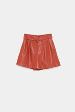 Carica l&#39;immagine nel visualizzatore di Gallery, FAUX LEATHER BERMUDA SHORTS
