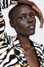 Load image into Gallery viewer, ANIMAL PRINT BLOUSE
