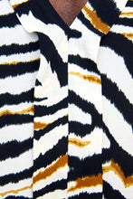 Load image into Gallery viewer, ANIMAL PRINT BLOUSE
