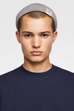 Carica l&#39;immagine nel visualizzatore di Gallery, KNITTED BEANIE
