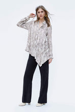 Load image into Gallery viewer, ANIMAL PRINT ASYMMETRIC SHIRT
