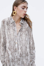 Load image into Gallery viewer, ANIMAL PRINT ASYMMETRIC SHIRT

