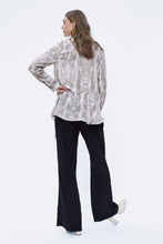 Load image into Gallery viewer, ANIMAL PRINT ASYMMETRIC SHIRT
