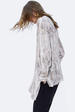 Load image into Gallery viewer, ANIMAL PRINT ASYMMETRIC SHIRT
