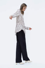 Load image into Gallery viewer, ANIMAL PRINT ASYMMETRIC SHIRT
